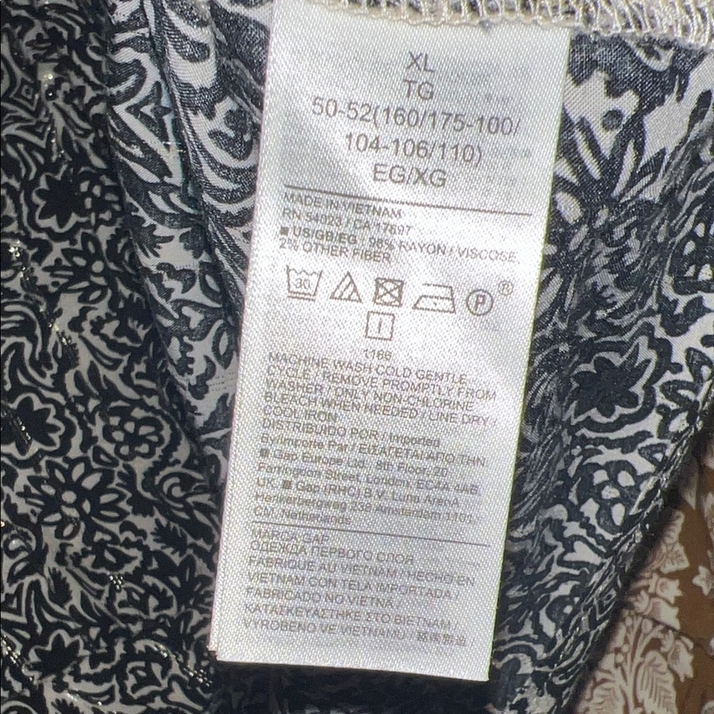 GAP Women's Monochrome Patterned Blouse - Picture 7 of 8